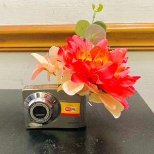 Tech Recycle Diaries, Episode 3: Aesthetic Flower Holder using old Camera